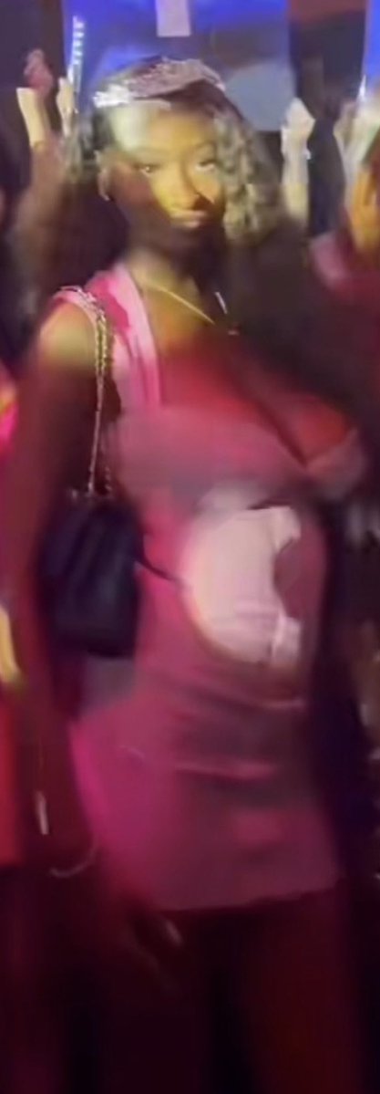 Sunflowerra9's tweet photo. Trinity stays ruining every group pic. Like how you so chopped &amp; getting outmugged at ur birthday party? https://t.co/AAWI4pFdS5