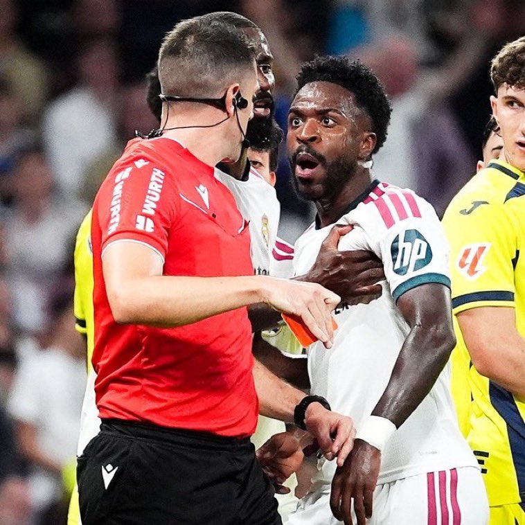 dna_blaugrana's tweet photo. 🚨 URGENTE: Vinícius Jr está FORA do El Clasico!

O camisa 7 do Real Madrid vai pegar, no mínimo, 2 jogos de suspensão.

- @COPE via @MADRlDISTAS https://t.co/aZGe6Hbi5t