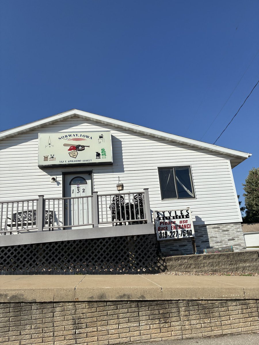 ipossessu's tweet photo. you've been to the field of dreams but have you been to the baseball museum of norway, iowa https://t.co/2HDl2ioG4y