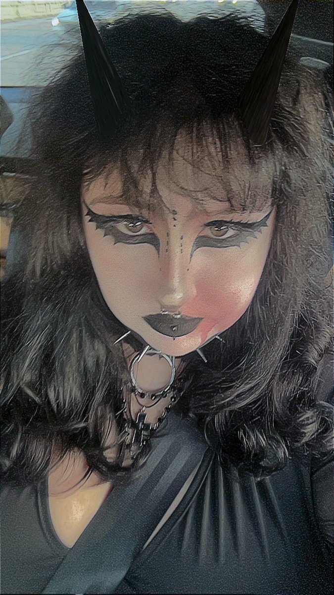 XAcidRatX's tweet photo. Yippeeee #goth https://t.co/GB2GfnoGiJ