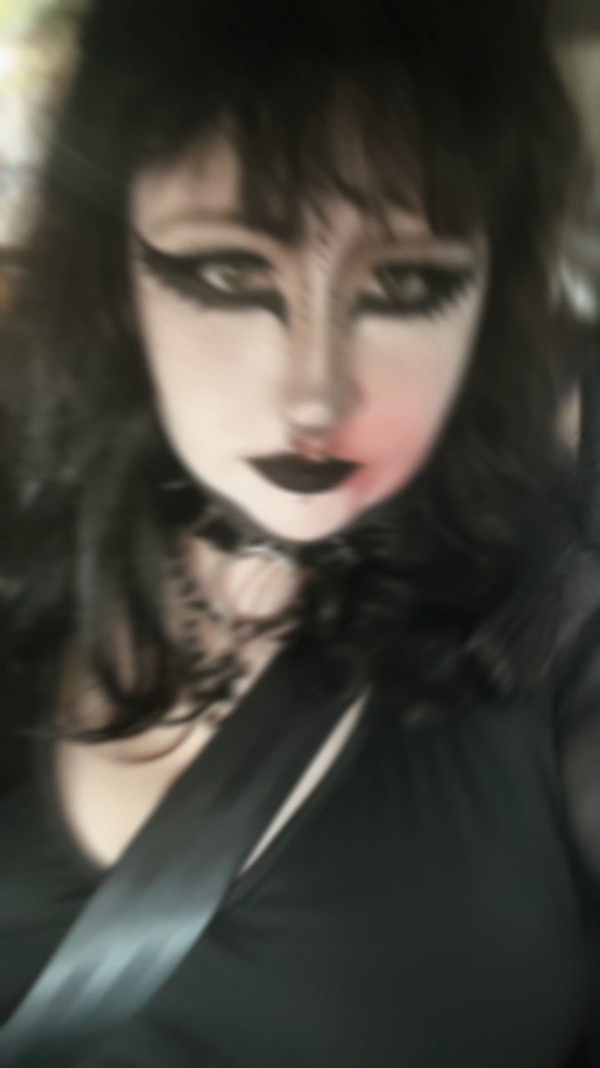 XAcidRatX's tweet photo. Yippeeee #goth https://t.co/GB2GfnoGiJ