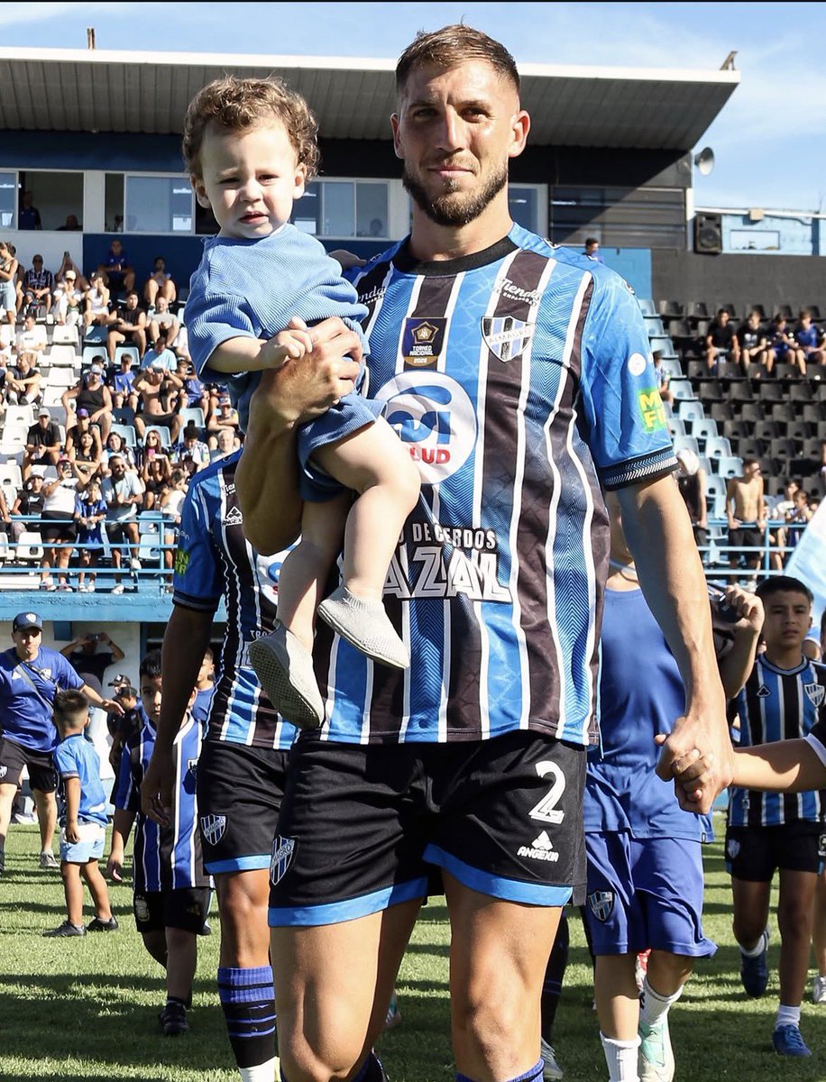 matiiscarnato_'s tweet photo. Cómo se nota que a Almagro le faltaba un central a la altura de esta clase de partidos. Sos crack Matias Cortave. 
🖤🤍💙 https://t.co/YqTmMEZr3x