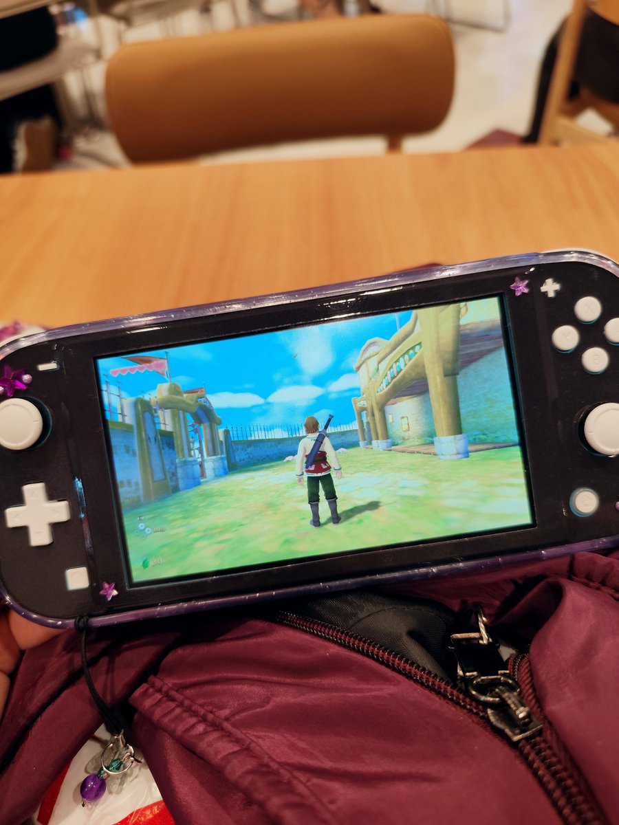 laminablasfema's tweet photo. jogando skyward sword no shopping https://t.co/GS9XPHAlbz