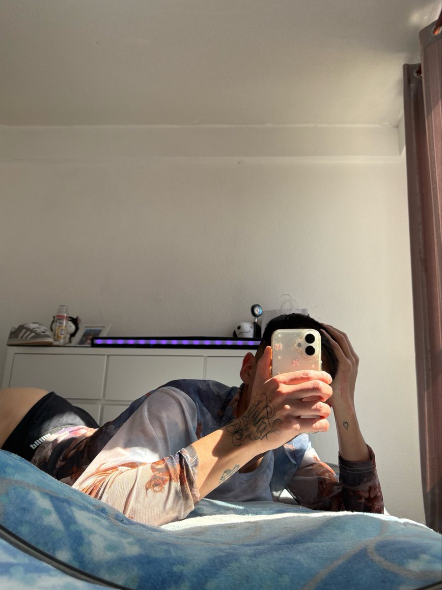 Yaelobb's tweet photo. Ayúdenme hacer quehacer 😭 https://t.co/A7mq1GEtLH