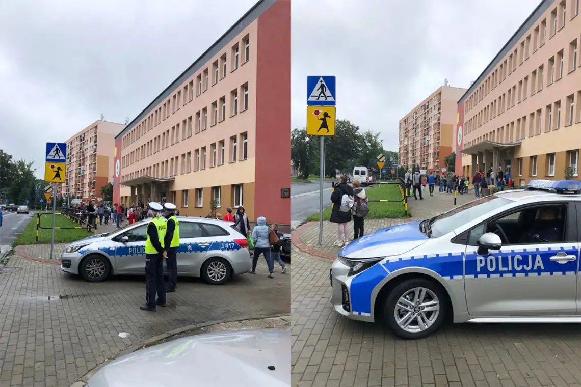 polskainfoPLI's tweet photo. 🔴 76 ZATRZYMANYCH PO SERII ATAKÓW I GRÓŹB W SZKOŁACH

Policja skontrolowała już blisko 50 tys. placówek oświatowych w całej Polsce.

W poniedziałek funkcjonariusze ponownie pojawią się przy szkołach. Działania związane z bezpieczeństwem uczniów będą kontynuowane.

#Policja https://t.co/KxXIYI86x3