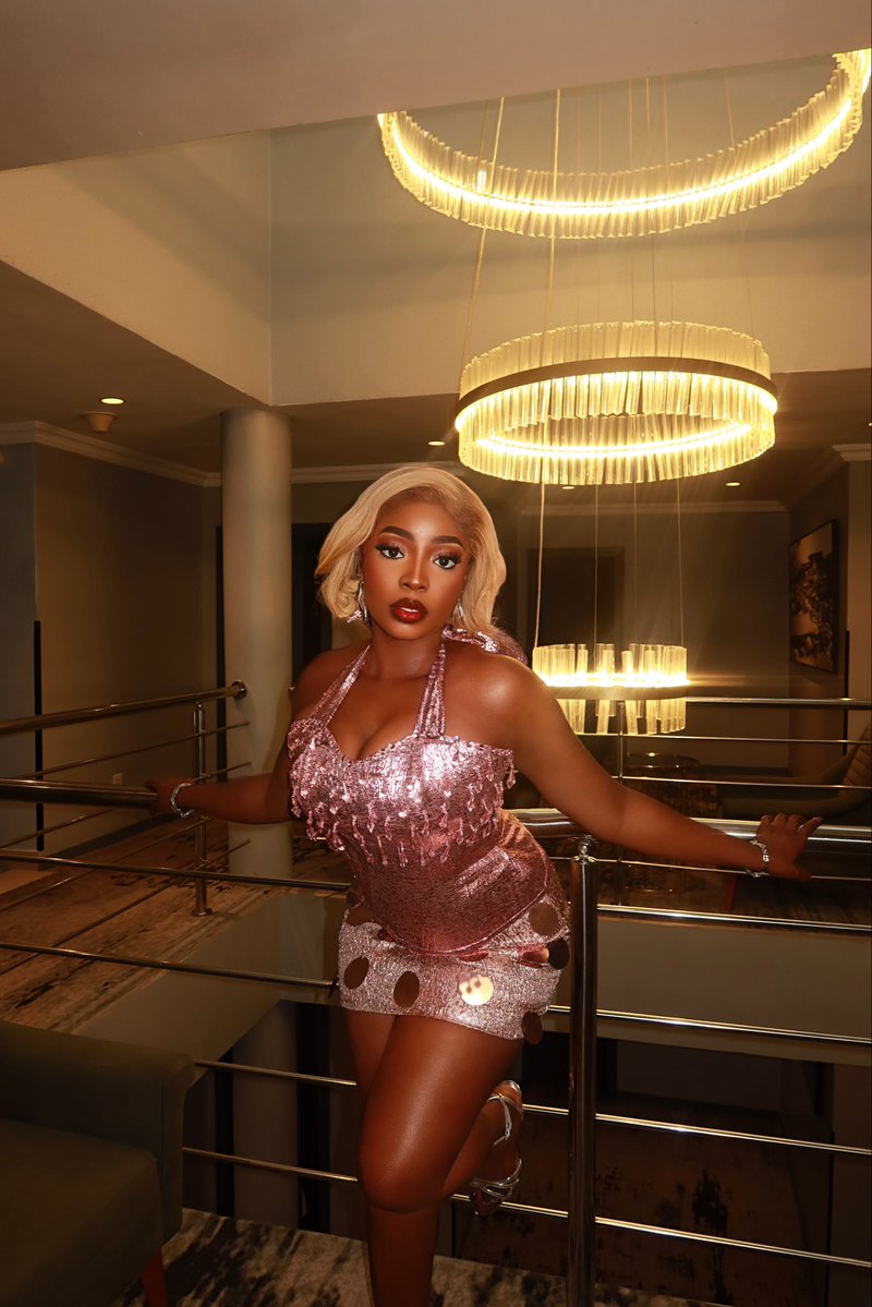 Kamsy_co's tweet photo. Soft look, dangerous aura. 💋✨

The look for the final housemates’ party link-up. 🥂

#BBNàija #bbnaijafinale #kamsy https://t.co/Uy6UueItz4