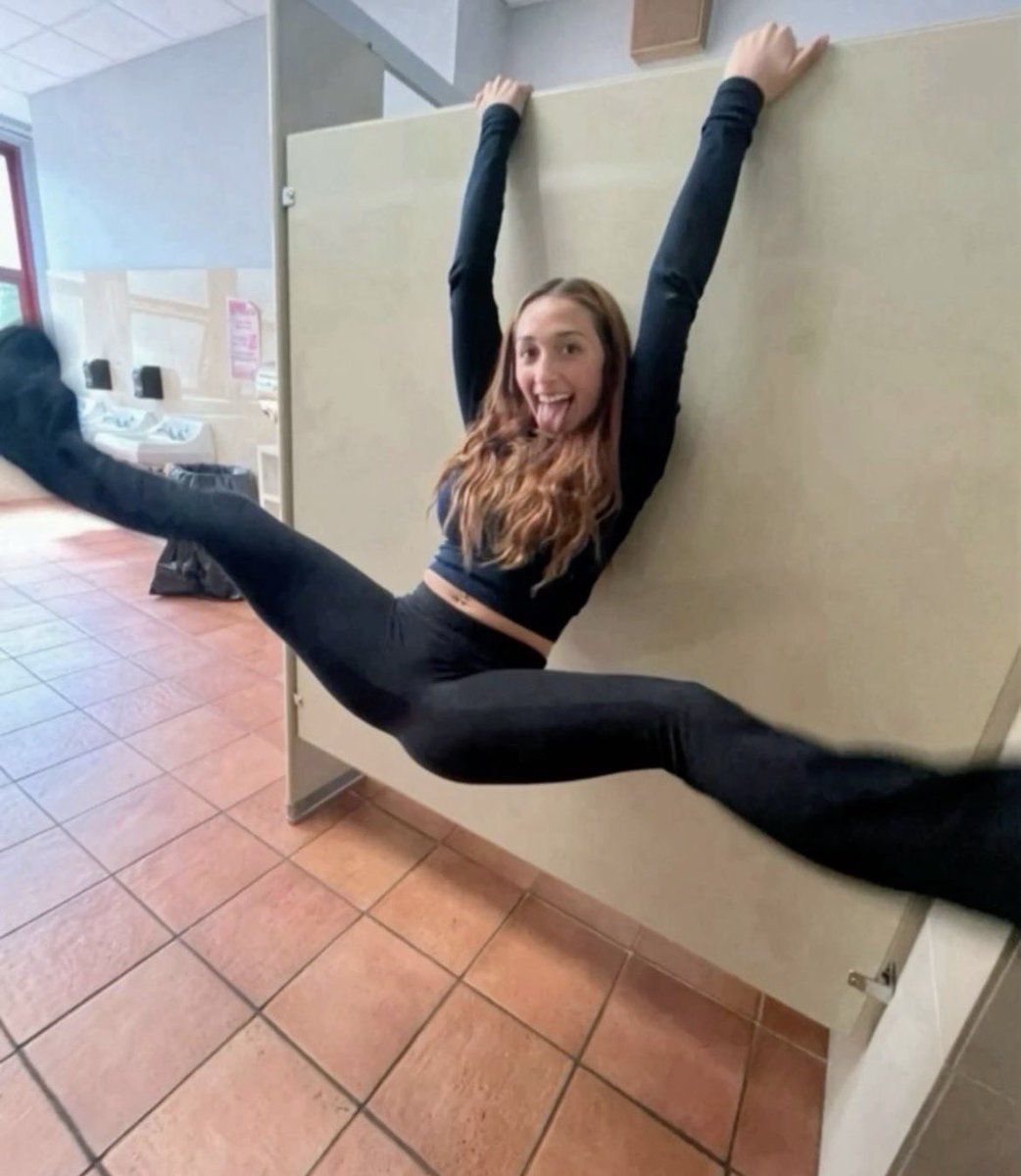 emma_young2008's tweet photo. At school btw https://t.co/1h7QWz05iO