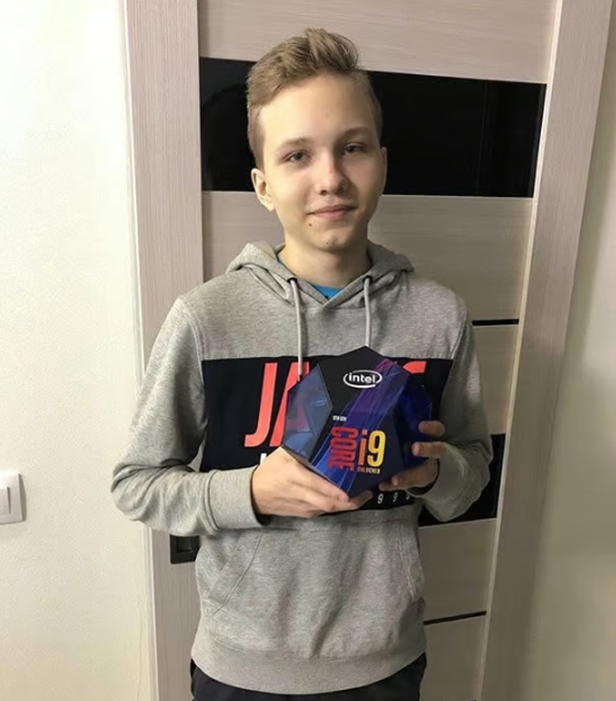NartOutHere's tweet photo. 🤯 AT JUST 14 YEARS OLD, m0NESY HAD ALREADY SPENT ALMOST AN ENTIRE YEAR PLAYING CS!

Back in 2019, he had an insane 8,166 HOURS in the game, just 25 days short of a full year!

👀 Want to see what YOUR Steam profile looked like years ago, just like m0NESY’s?

You can check it out here 👇
https://t.co/IO9ZDxMLrS