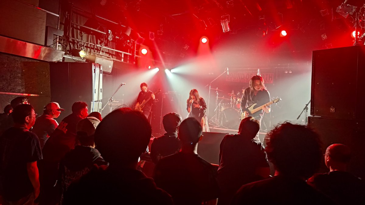 vigikaz's tweet photo. 仙台MACANA
応援ありがとう���ざいました😆
遠征はいろんな出会いとギター仲間がいて、実は楽屋では楽しいひととき
JEKYLL★RONOVE　2人だから出せる世界観が魅力的〜✨熱いロックな2人でした‼️
HIROさんはバンドのHPP、ソロもやってて、僕もその創作意欲は勉強なります😆
作曲家はみんなカッコいい‼️ https://t.co/cxf7S6qEtf