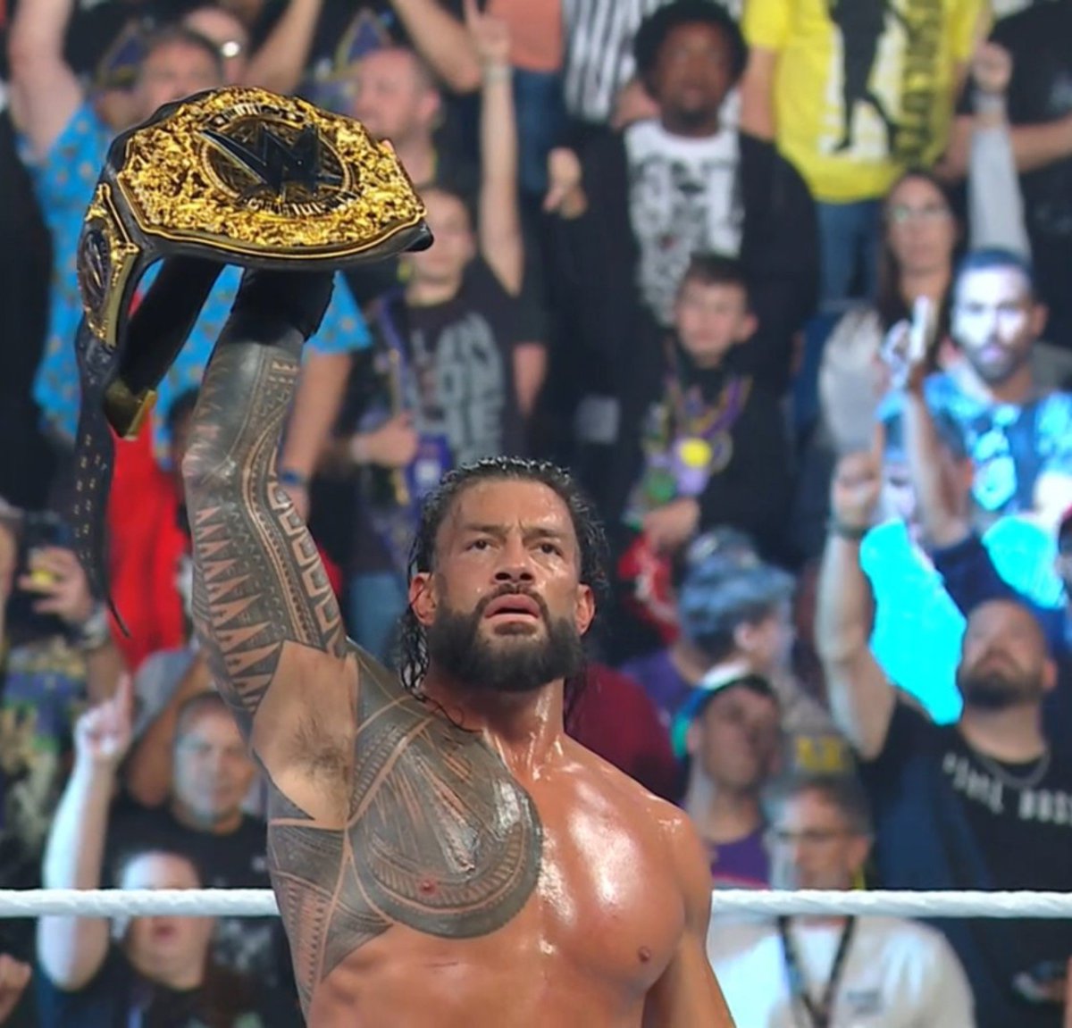 EliteClubS0B's tweet photo. Thoughts on Roman Reigns defeating LA Knight to retain the World Title?

Right decision? 🤔

#MITB https://t.co/eWOroTdpV7