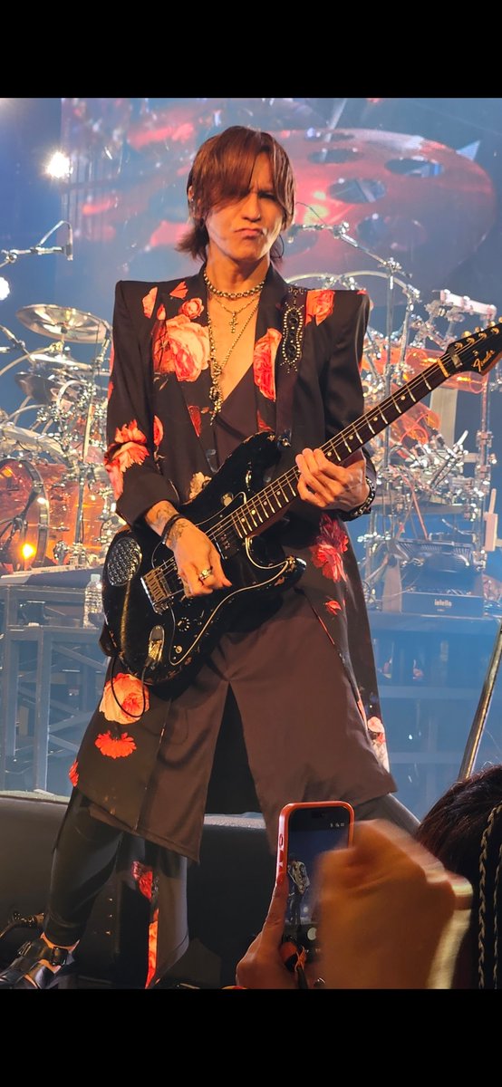 aremis1989's tweet photo. #LUNAPIC
#SUGIZO https://t.co/acIRdzXmfH