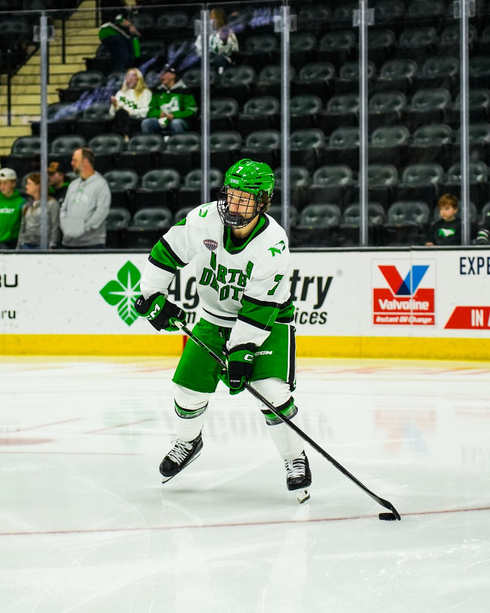 UNDmhockey's tweet photo. Hockey 🔜

#UNDproud | #LGH https://t.co/xuQm76Hngk