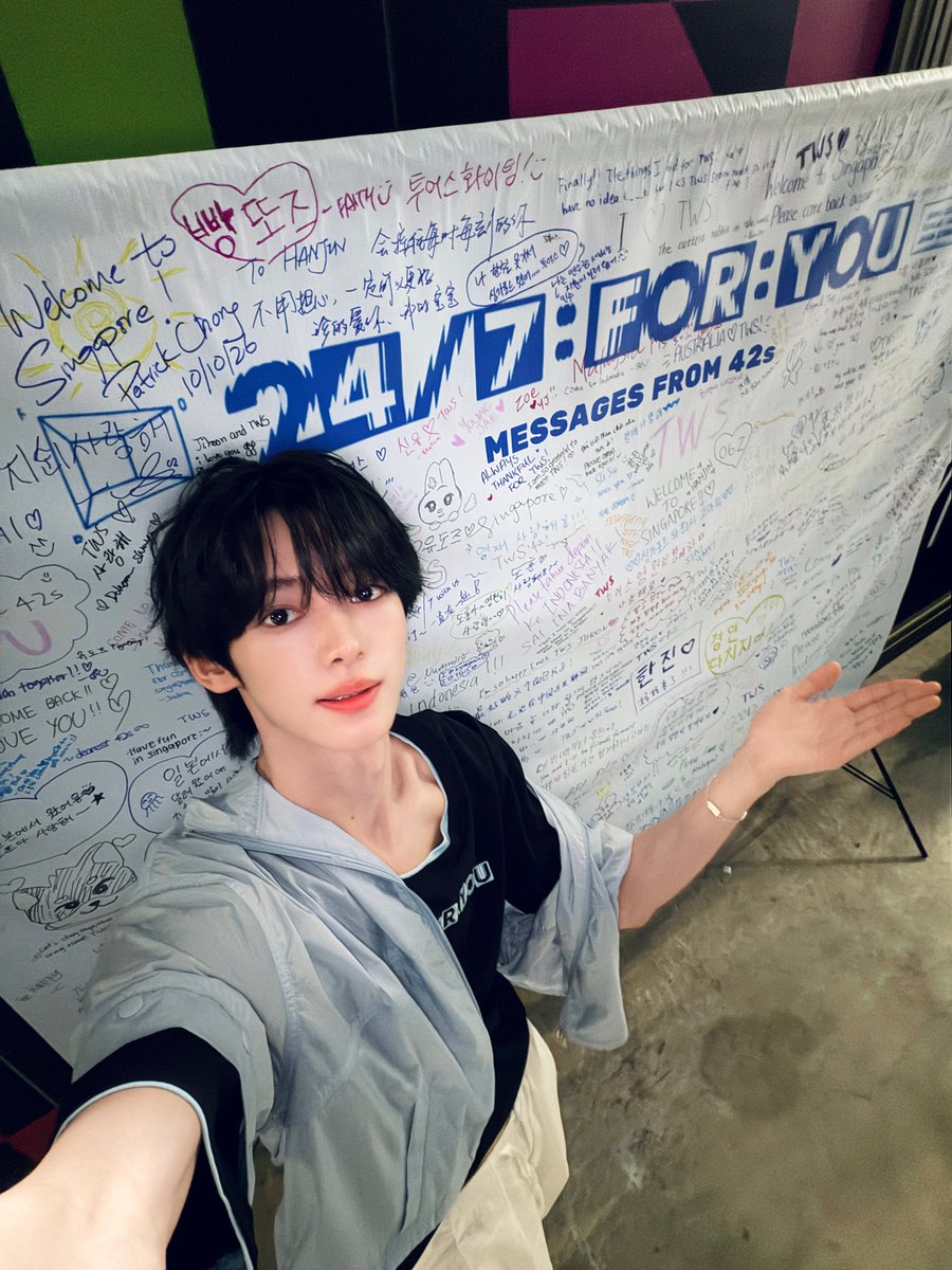 twhanjin's tweet photo. thank you, singapore! i love you, 42! https://t.co/iWt1NgXl5U