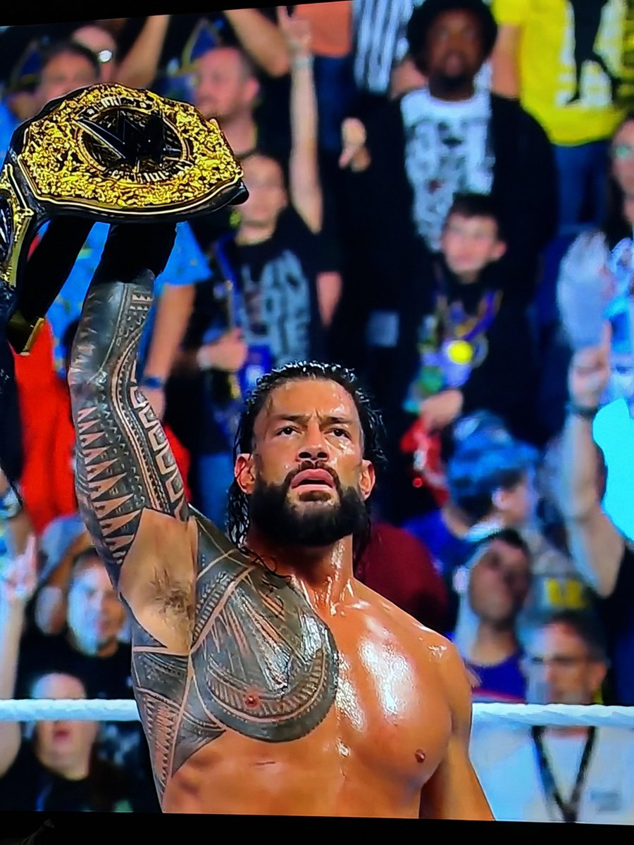 JandroReviews's tweet photo. Cry hater!!! Roman Reigns Still WWE World Heavyweight Champion!! #RomanReigns #Mitb https://t.co/YBs8taJzKZ