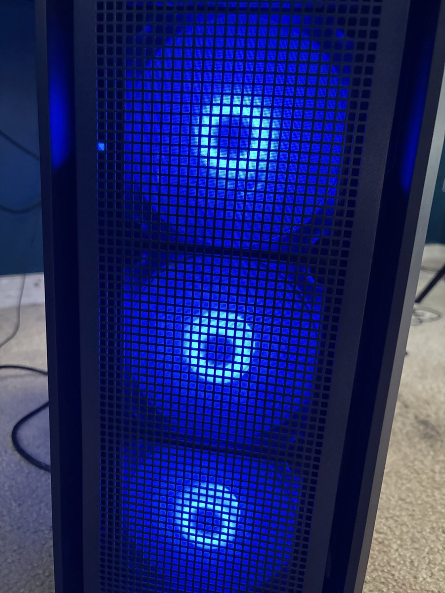 StriifeSZN's tweet photo. Finally got a PC 🫡 https://t.co/QfxM00HHWA