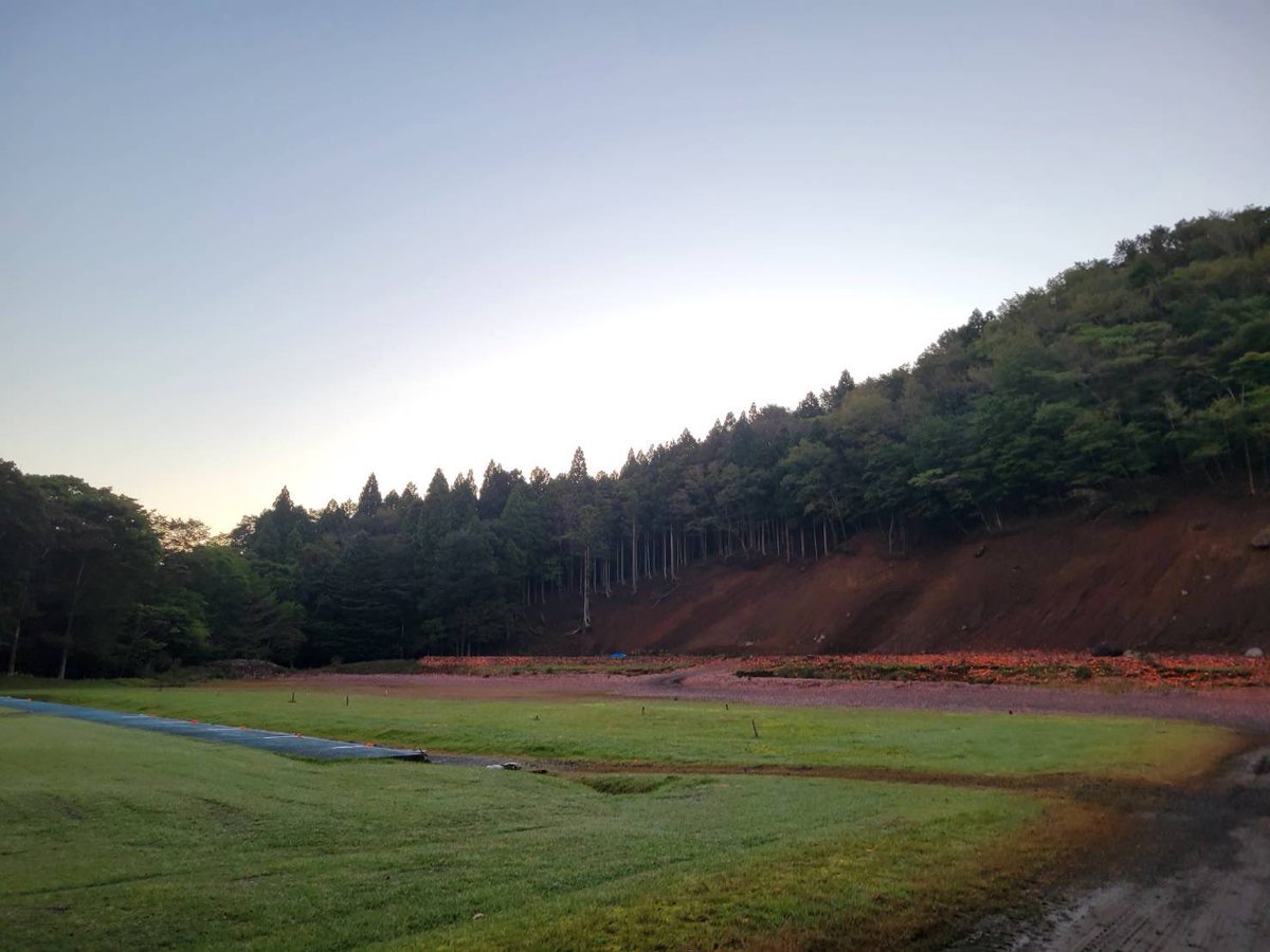suyamashooting's tweet photo. おはようございます☀
10月11日（日）今朝の須山情報です。
天気　晴れ☀️
気温　18℃
風　　微風
本日はB面、スキート面予約が入ってます。
3連休の真ん中✨過ごしやすい気候の須山にご来場くださいませ。

本日も皆様のご来場スタッフ一同心よりお待ちしております。 https://t.co/zNC4oIto8T