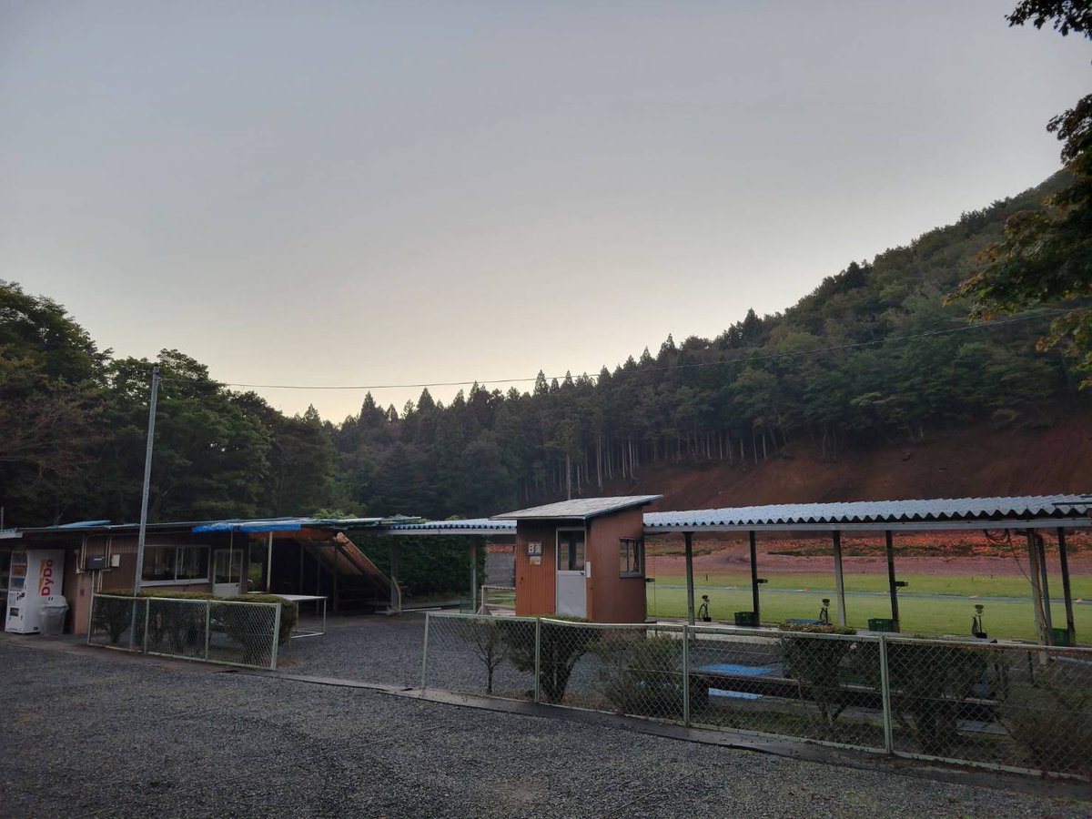 suyamashooting's tweet photo. おはようございます☀
10月11日（日）今朝の須山情報です。
天気　晴れ☀️
気温　18℃
風　　微風
本日はB面、スキート面予約が入ってます。
3連休の真ん中✨過ごしやすい気候の須山にご来場くださいませ。

本日も皆様のご来場スタッフ一同心よりお待ちしております。 https://t.co/zNC4oIto8T
