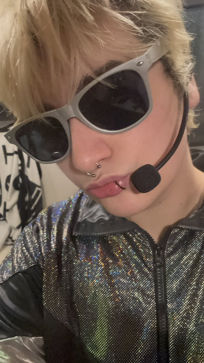 dailylaist's tweet photo. breaking my daily rq chat im actually luke hemmings (for halloween) boyyyyyy boyyyyy im ur favorite https://t.co/isJIg3K1r1
