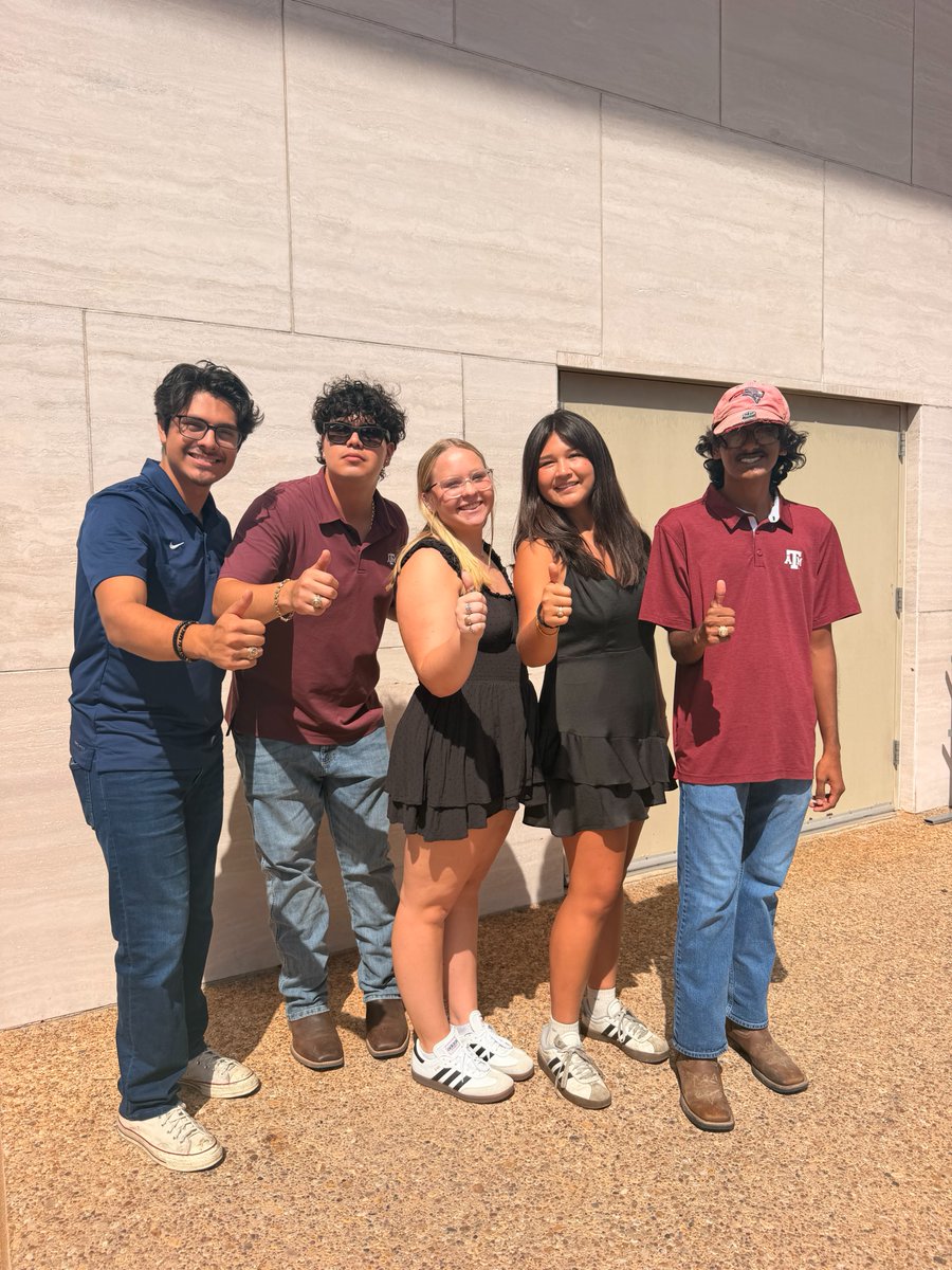 TAMUEngineering's tweet photo. Consider this your official proof that you BTHO 90 HOURS! 😃💍

From the late nights, tough exams, big projects and everything in between... you made it. Now go show off that ring, #TAMUengr Aggies! 👍

#RingDay #BTHO90Hours @AggieNetwork https://t.co/EjvhLWykNZ