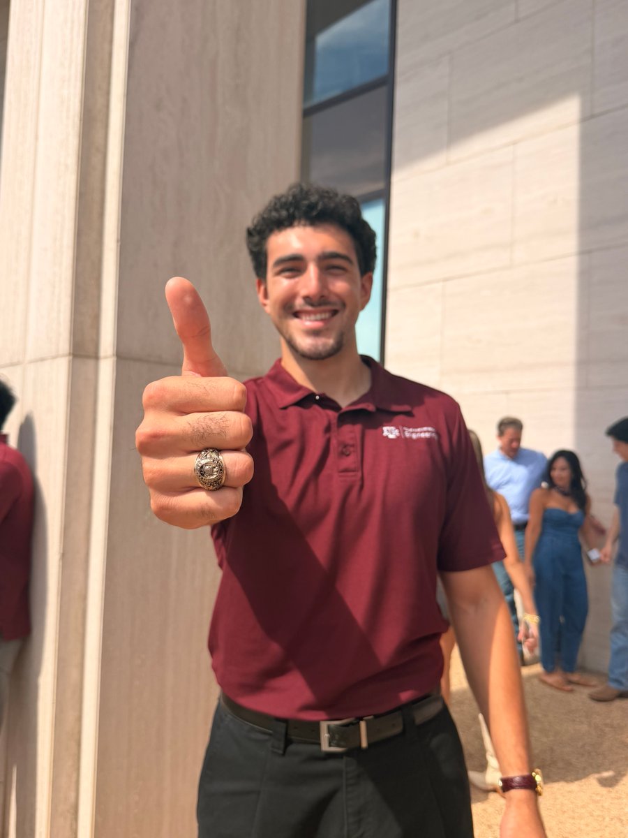 TAMUEngineering's tweet photo. Consider this your official proof that you BTHO 90 HOURS! 😃💍

From the late nights, tough exams, big projects and everything in between... you made it. Now go show off that ring, #TAMUengr Aggies! 👍

#RingDay #BTHO90Hours @AggieNetwork https://t.co/EjvhLWykNZ