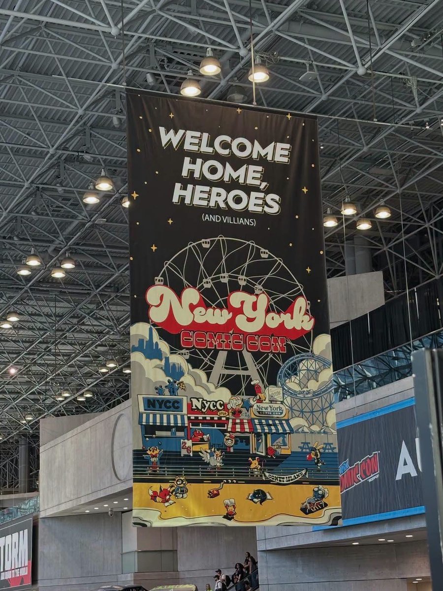 Ellie_Katurn99's tweet photo. What a fun day.  Finally got to not think about work for a day. 
#nyccomiccon
#mysafespace
#somuchfun
#mypeople
#iamweirdiknow

Sorry I haven’t been on much 😔 https://t.co/RBH7o55fLY
