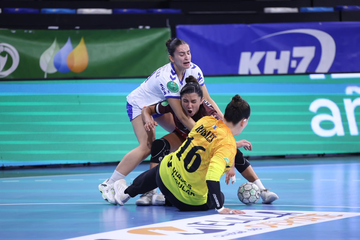 NdeLanzarote's tweet photo. Zonzamas se queda a las puertas de puntuar en Granollers
#granollers #balonmano #balonmanofemenino #lanzarote #Canarias #españa #LigaGuerrerasIberdrola #SheLovesHandball #Handball #sanbartolome @CBZONZAMAS https://t.co/V6eiduPbQE https://t.co/iwjhmGm7Ta