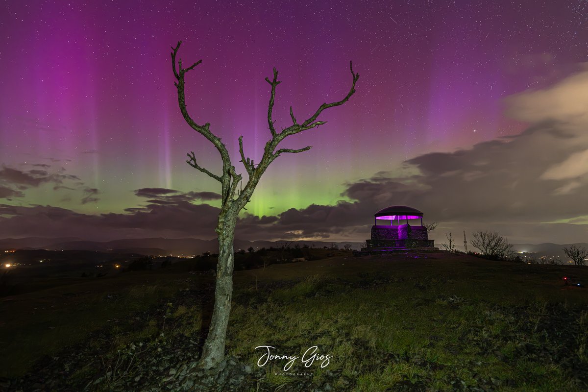 Supergios's tweet photo. SCOUT SCAR AURORA this evening - what a night!

📅 10.10.26 - 1930-2201
📍Kendal
📸 Sony A7r5, Sony 14m GM
📸 5s, F1.8, 1600iso

@BBC_Cumbria @metofficeUK @metoffice @weatherchannel @StormHourMedia https://t.co/AIsBsIDQlW