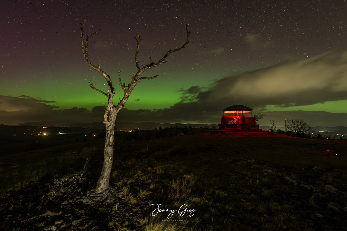 Supergios's tweet photo. SCOUT SCAR AURORA this evening - what a night!

📅 10.10.26 - 1930-2201
📍Kendal
📸 Sony A7r5, Sony 14m GM
📸 5s, F1.8, 1600iso

@BBC_Cumbria @metofficeUK @metoffice @weatherchannel @StormHourMedia https://t.co/AIsBsIDQlW