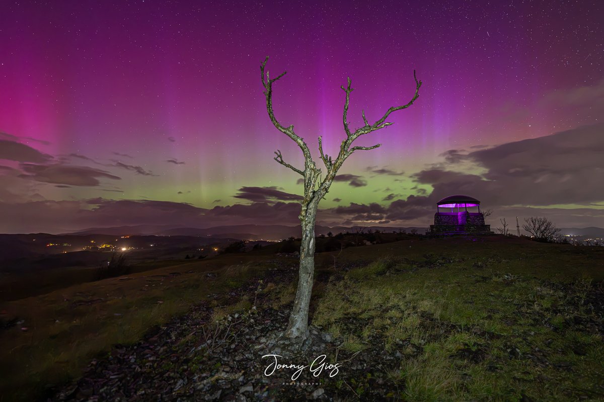 Supergios's tweet photo. SCOUT SCAR AURORA this evening - what a night!

📅 10.10.26 - 1930-2201
📍Kendal
📸 Sony A7r5, Sony 14m GM
📸 5s, F1.8, 1600iso

@BBC_Cumbria @metofficeUK @metoffice @weatherchannel @StormHourMedia https://t.co/AIsBsIDQlW