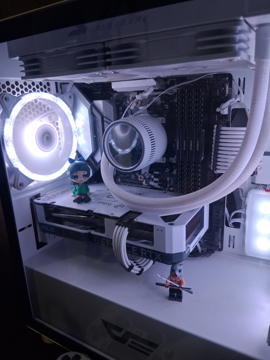 rizu_risu's tweet photo. Meu setup montado no governo Lula que comprei parcelado ✨️❤️ a diferença de quando montei pra hoje? Na época IA era nada 🦑
SEU COMPUTADOR NÃO É MAIS IMPORTANTE QUE A DEMOCRACIA ‼️
#GAMERSCOMLULA https://t.co/yHV5v4Um0O