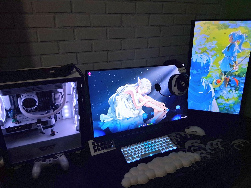 rizu_risu's tweet photo. Meu setup montado no governo Lula que comprei parcelado ✨️❤️ a diferença de quando montei pra hoje? Na época IA era nada 🦑
SEU COMPUTADOR NÃO É MAIS IMPORTANTE QUE A DEMOCRACIA ‼️
#GAMERSCOMLULA https://t.co/yHV5v4Um0O
