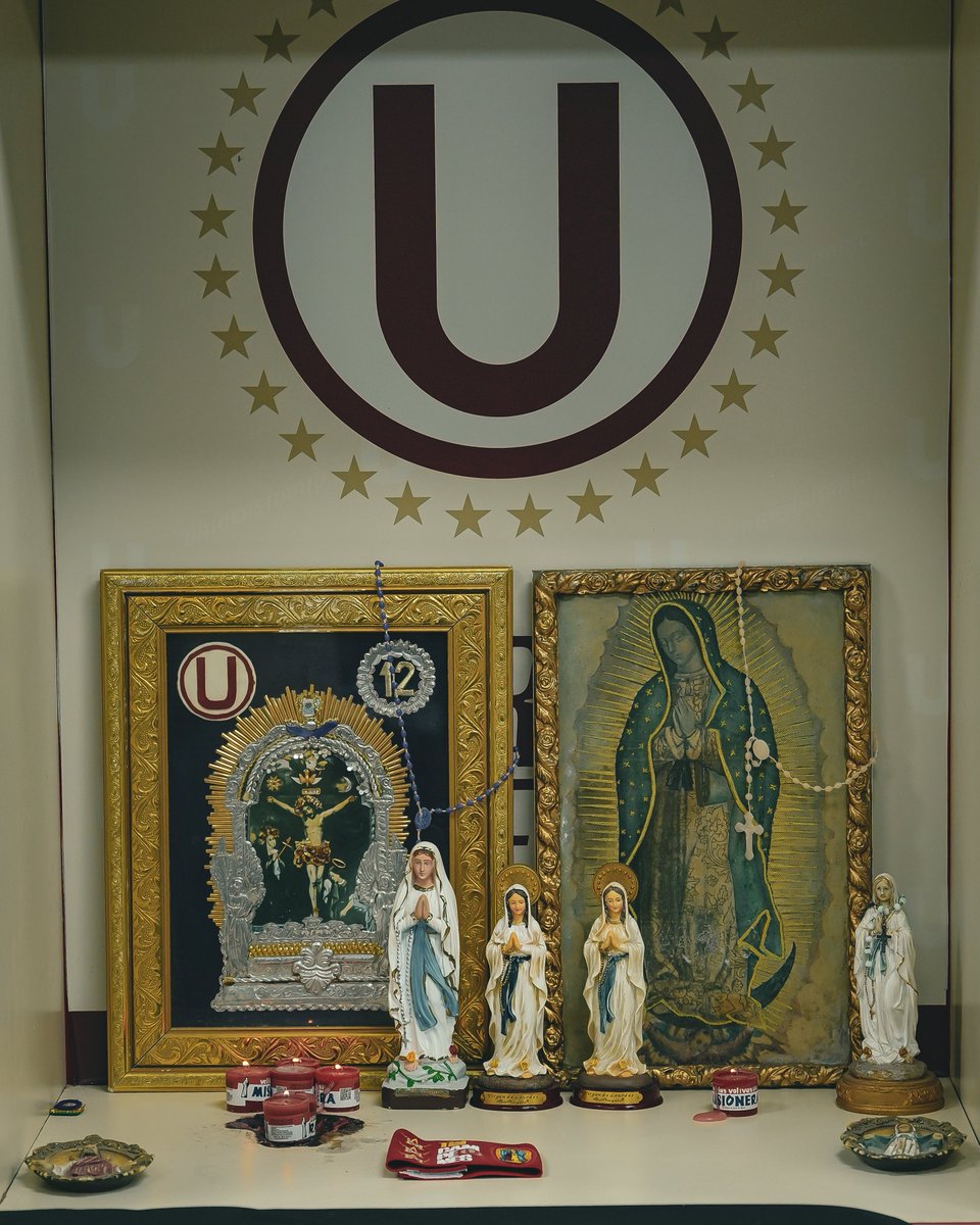 Universitario's tweet photo. 𝗙𝗘, 𝗚𝗔𝗥𝗥𝗔 𝗬 𝗗𝗘𝗩𝗢𝗖𝗜𝗢́𝗡 💛💜

#ConLaUsiempre https://t.co/d1ib6h2623