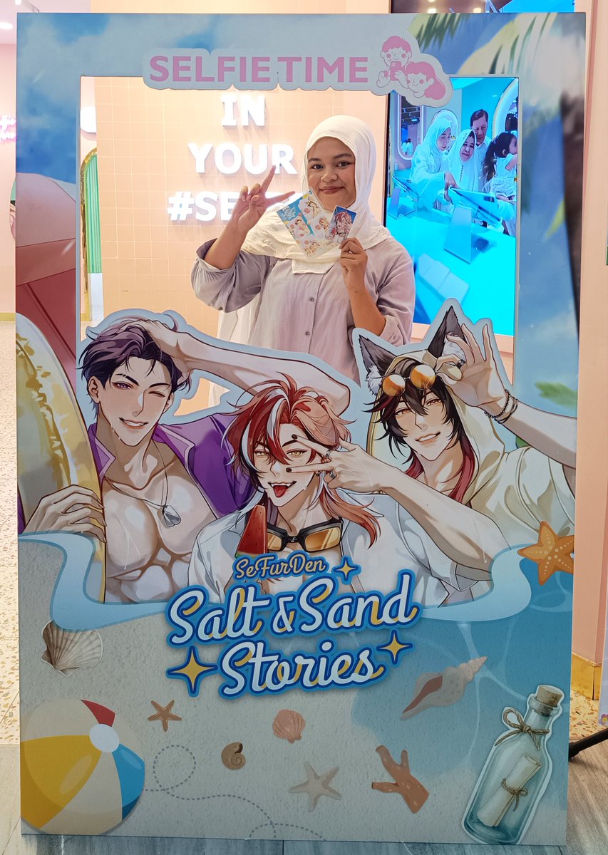 bukananifa's tweet photo. Jadi dong ke amplaz sendiriannya, plonga-plongo dikit nggak masalah, dapet ayyis holo soalnya (mantap) wkwkwk.
Anw terimakasih banyak buat kakak-kakak selfie time yang sangat helpfull dan ramah, terimakasih juga udah bantuin aku foto sama framenya🙌🏻🤍

#SelfieTimexSeFurDen https://t.co/9yFhjyl2yX