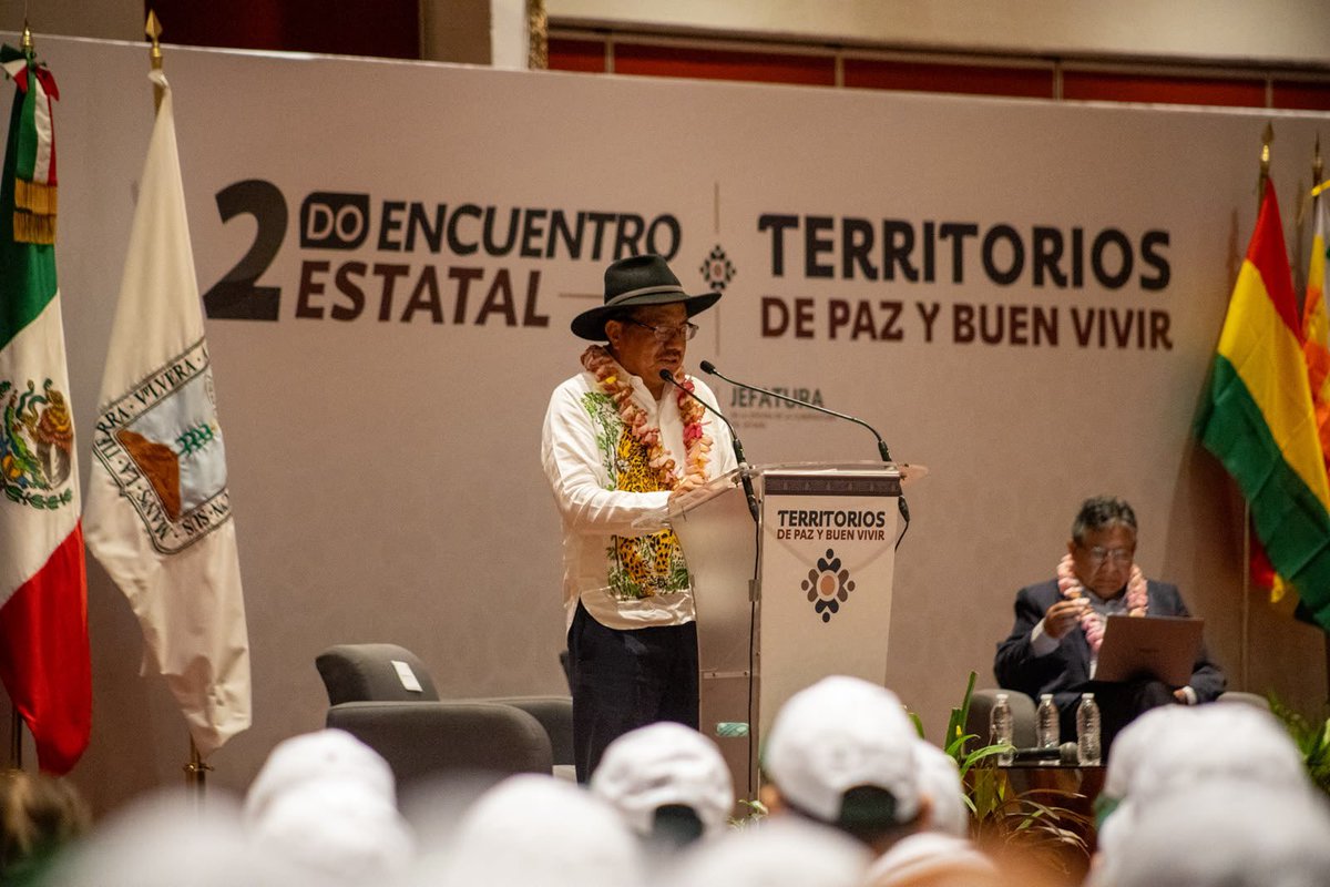 DEELAYUUK's tweet photo. ¡Territorios de paz y buen vivir!

Agradezco a la Gobernadora del Estado de Morelos, Margarita González Saravia (@margarita_gs) por invitarnos a ser parte de la iniciativa de fortalecimiento de la vida comunitaria y al hermano David Choquehuanca Céspedes (@LaramaDavid) por compartir la experiencia del concepto de “buen vivir” implementado en el Estado Plurinacional de Bolivia.

¡Que viva la resistencia indígena en las Américas!
