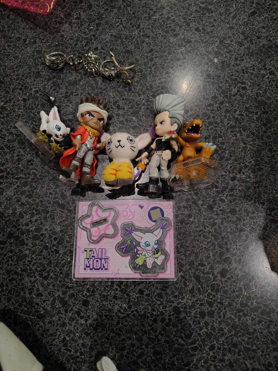Mint_mang0's tweet photo. Traded my friend Jotaro for her Avdol #WORTHIT #Avpol https://t.co/7QG6N9O033
