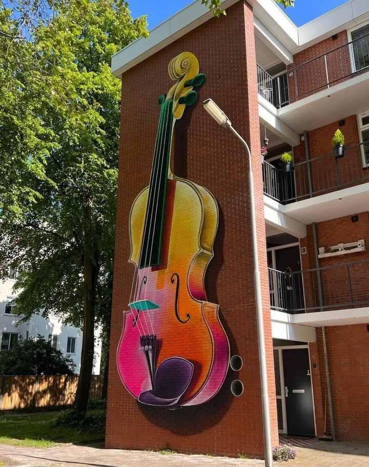Imagein8's tweet photo. Violin Wall — Mural by Dopie in Delft, Netherlands
#Art #StreetArt #UrbanArt 🎨🖌 https://t.co/3uX4nDCcrR