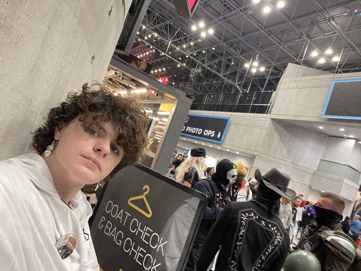 AllenByrd97504's tweet photo. Third day of comic con, I was late bc I slept late. I feel like I haven’t done much today so lmk if anyone wants to do anything. My cosplay is in wash tdy, I’ll dress up again tmrw #comiccon #nyc #Manhattan #Brooklyn #Bronx #queens #gay #anime #manga #twink #femboy #nyccomiccon https://t.co/JUifhmOFkT