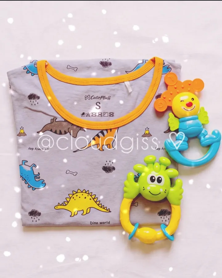 cloudgiss's tweet photo. 🦕💗 A little dino baby moment… 🍼✨
My onesie is just too cute 🥹💛
Dinosaurs, toys and lots of baby energy 🧸🍼
Onesie: @CutiePlusU 
#cutieplusu #LittleSpace #ageregression #dinosaur #Cute https://t.co/1fMluOE1hr