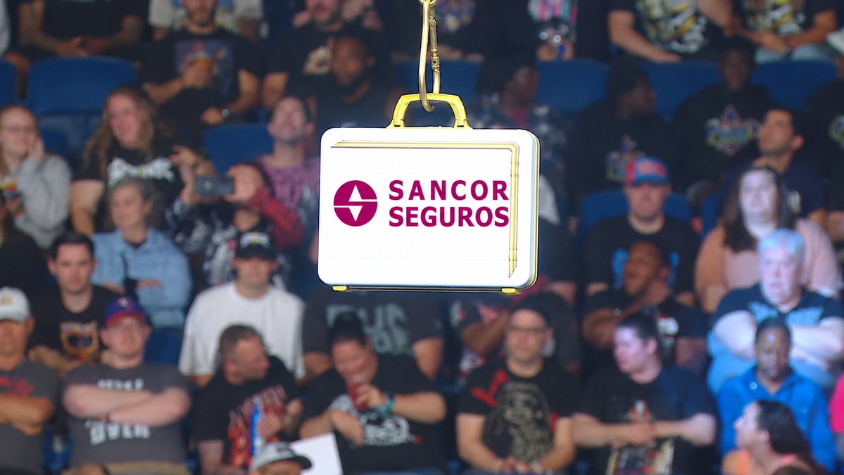 Agustin_Teorias's tweet photo. Está raro el maletín de Money in the Bank este año https://t.co/wcvz0ECB59