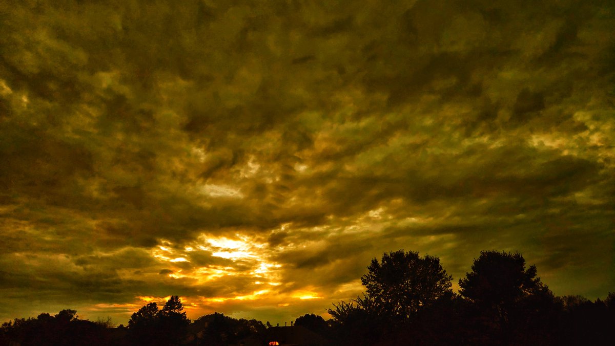 wdiblasio's tweet photo. Good evening! @stimpycole @sharonwelby1 @ThePhotoHour @StormHour @StormHourMark @StormHourMedia @NWS_MountHolly @CollinGrossWx @cloudappsoc #photography #sky #clouds #sun #weather #sunset #meteorology #atmosphere #storm #NJwx https://t.co/udZehLzvft