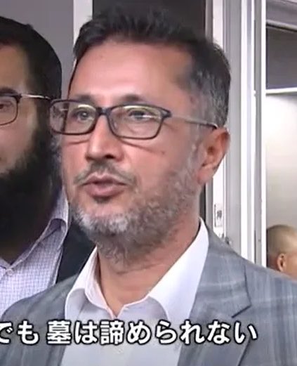 piyococcochan2's tweet photo. これらのパキスタン人実力者による発言は善良なる日本国民が安心して日本で暮らす権利(日本国憲法第25条・生存権および第13条・幸福追求権、個人の尊重）を脅かすものであり、決して許容できるものではありません。(カーン氏については日本国籍を剥奪した上で)直ちに送還すべきです。

▶︎ムフティ・タリク・マスード氏 「日本民族は消滅するだろう。昔日本という国があったと語られるだろう。新しい国の名前を考えよう」(写真左)

▶︎カーン・ムハマド・タヒル・アバス氏(別府ムスリム協会代表) 「このままいけば2100年に日本はイスラム国家になるでしょう！これに向けて尽力する勇気をアッラーが与えてくれますように」(写真右)