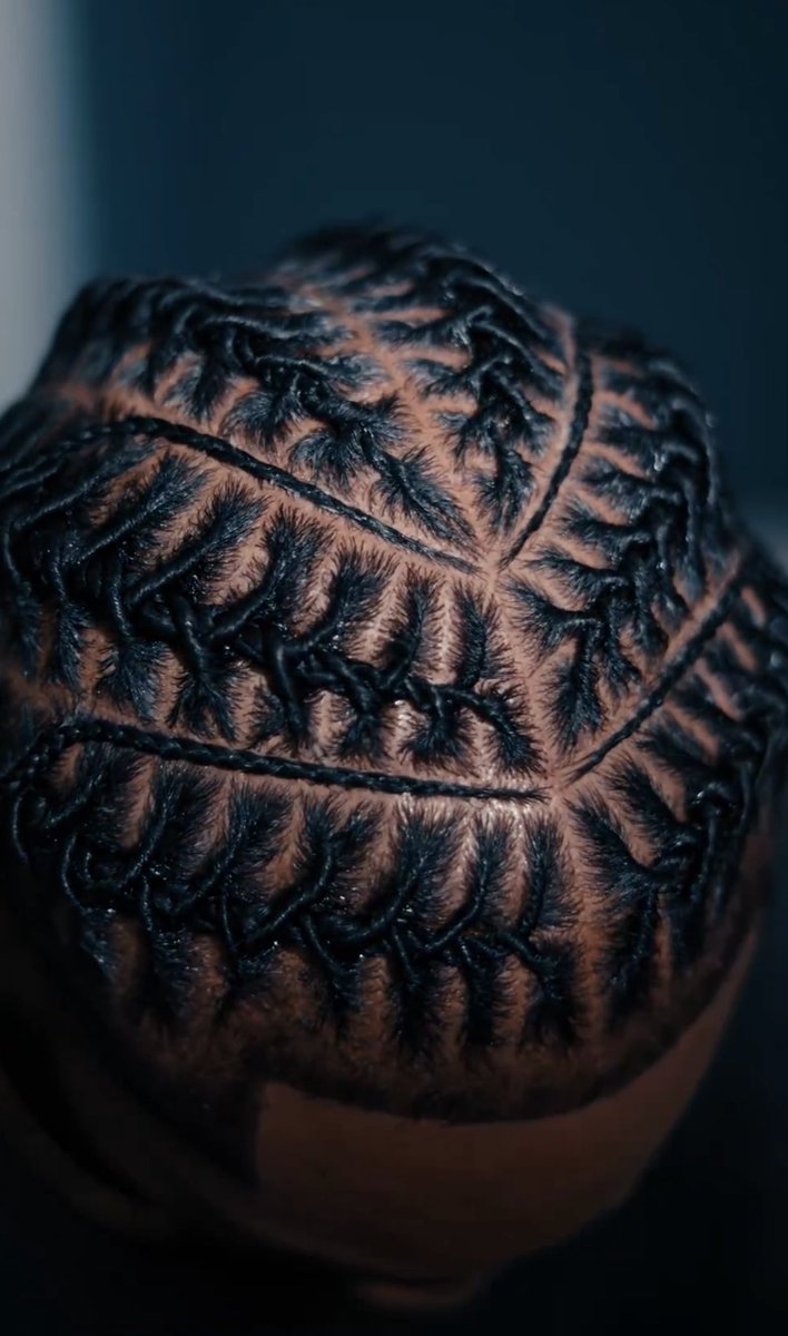 ChiLaHotie's tweet photo. Chimsom’s new hair look😍🔥 https://t.co/M0vw2fwTek