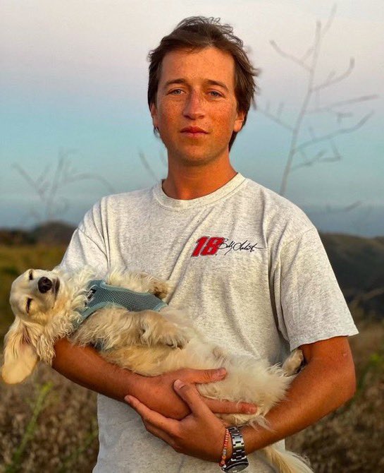crashingtfoutrn's tweet photo. this but it’s matt holding mabbl matt https://t.co/a5x5E6IIoz