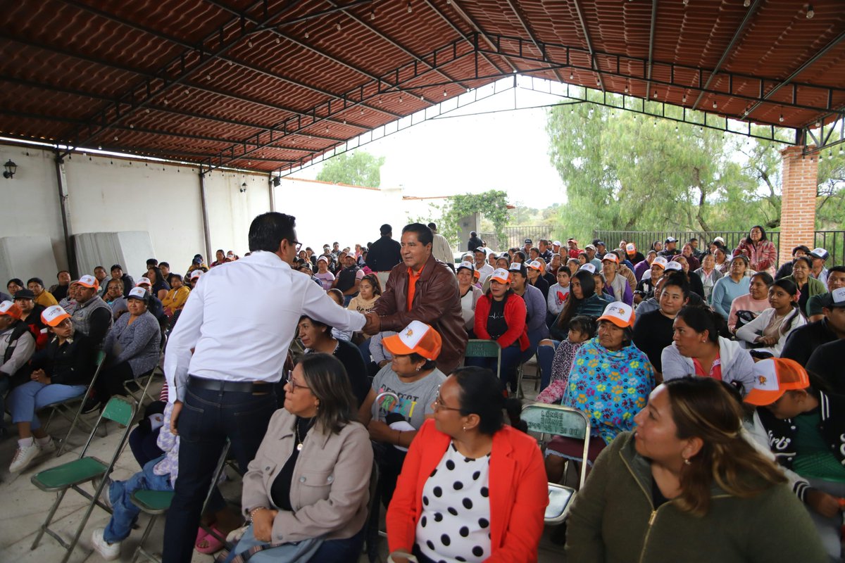 NestorCamarillo's tweet photo. Un gran en encuentro ciudadano en General #FelipeÁngeles, junto a mi amigo Alexander Aniceto Nieto, en  la comunidad de #Tenango.
La política tiene sentido cuando escuchamos, estamos cerca y ponemos a las personas primero. 🧡 https://t.co/vCedxvtVts