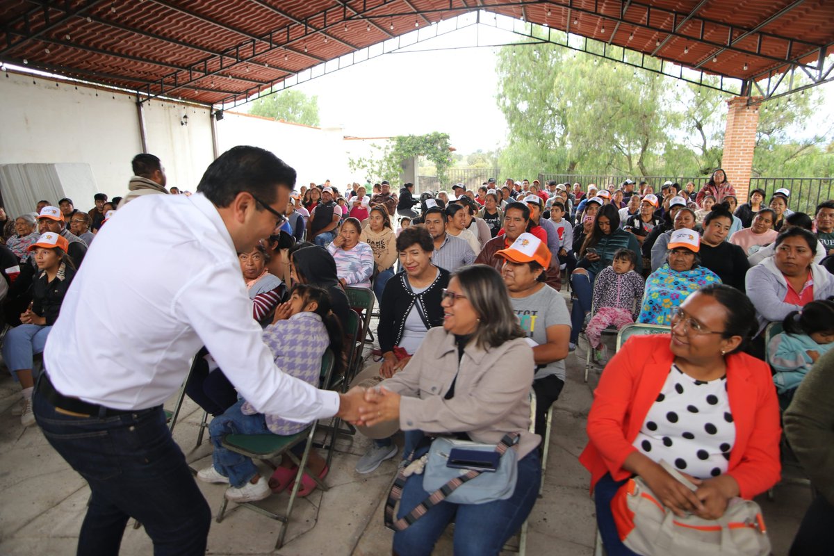 NestorCamarillo's tweet photo. Un gran en encuentro ciudadano en General #FelipeÁngeles, junto a mi amigo Alexander Aniceto Nieto, en  la comunidad de #Tenango.
La política tiene sentido cuando escuchamos, estamos cerca y ponemos a las personas primero. 🧡 https://t.co/vCedxvtVts