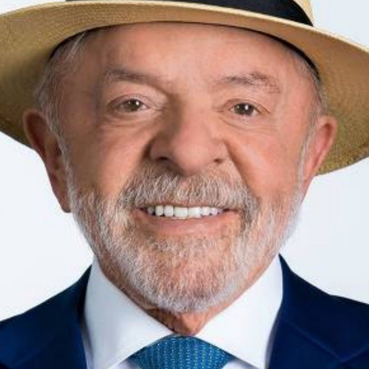 updatecharts's tweet photo. Isma questiona o uso da IA para vídeos virais de Lula como DIVA POP:

“Huuummmm tantos vídeos de IA virais pra promover a imagem do Lula (e eu to adorando), mas agora a IA não é um problema né ? 👀 Vocês são um bando de hipocritas mesmo. #13 #LULA” https://t.co/vi7NPEDd2Q
