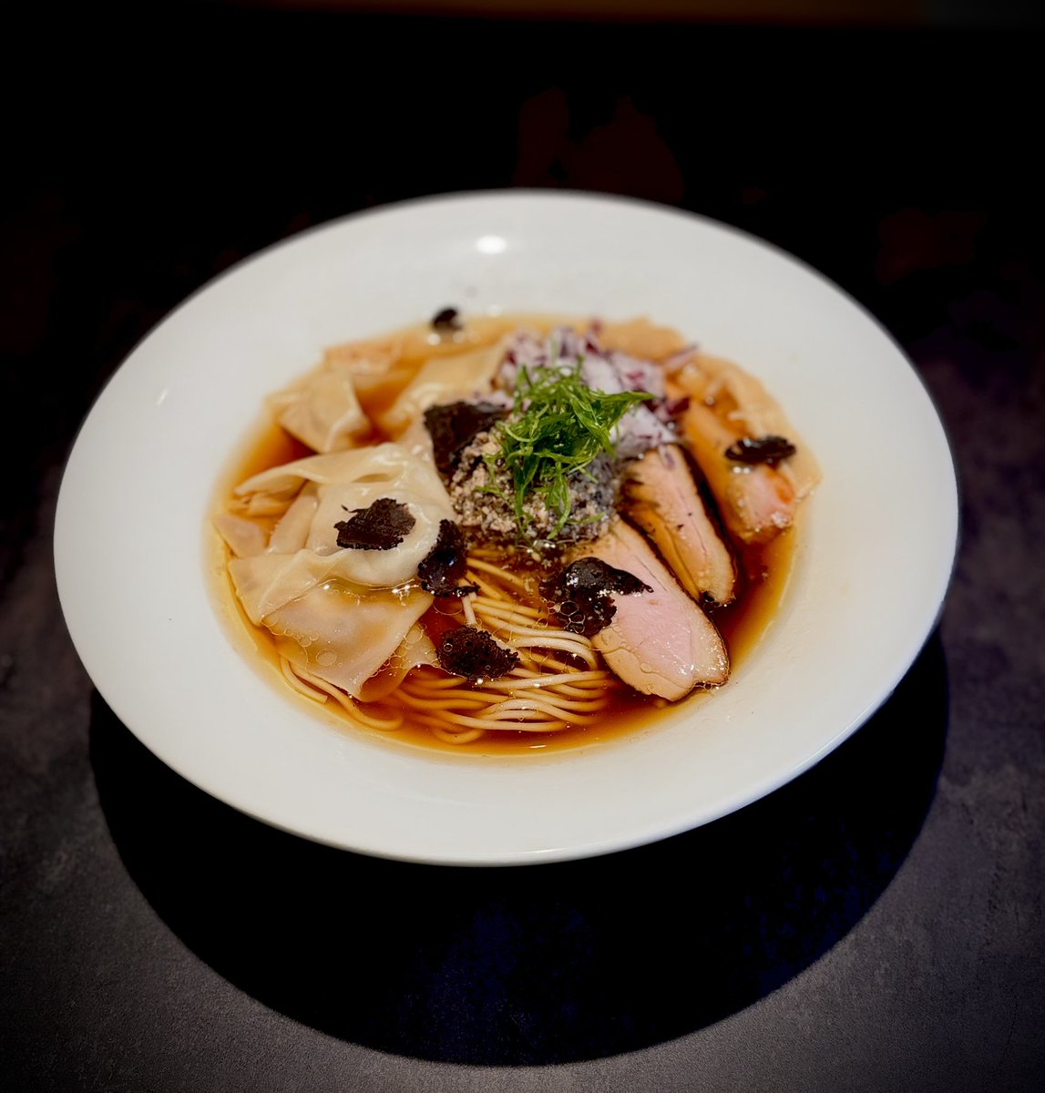 perdrix_jp's tweet photo. おはようございます！   

10/11(日)も11時よりご来店をお待ちしております。    
営業時間は11:00〜14:45LO。  

♦️限定「トリュフ薫る鴨そば」
🔸地鶏そばNOIR / BLANC
🔸いりこそば

〜お知らせ〜
限定麺「トリュフ薫る鴨そば」は限定数でのご提供

#中華そばぺる鶏 
#自家製麺 https://t.co/uSpY3KXXyo