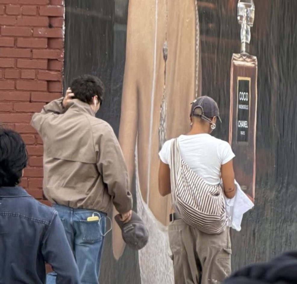 besoIonely's tweet photo. not to be #insane but saw this photo of him walking and decided to buy a jacket close enough to it so i could match WHAT DAT MEAN https://t.co/8HMtPZHxvf