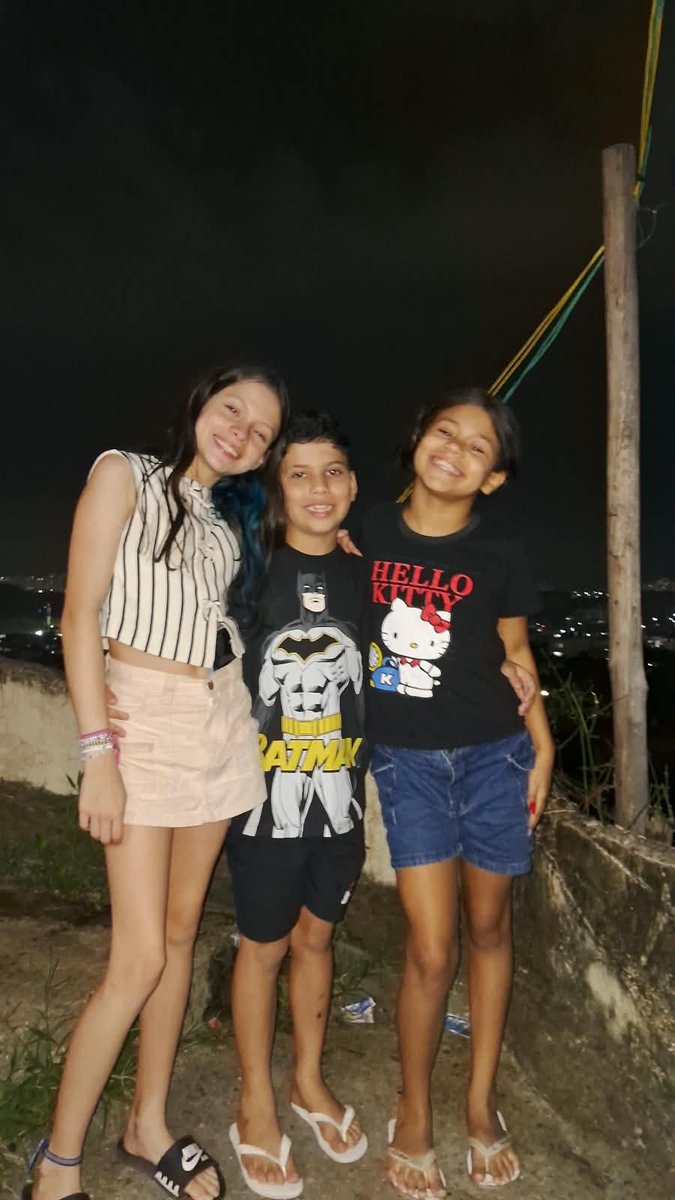 RcGaleno9's tweet photo. Não me apego a nada, apenas cultivo a esperança. Já não acredito nas promessas do mundo, mas ainda me encanto com o riso das crianças✨ https://t.co/SVmQFAAELp