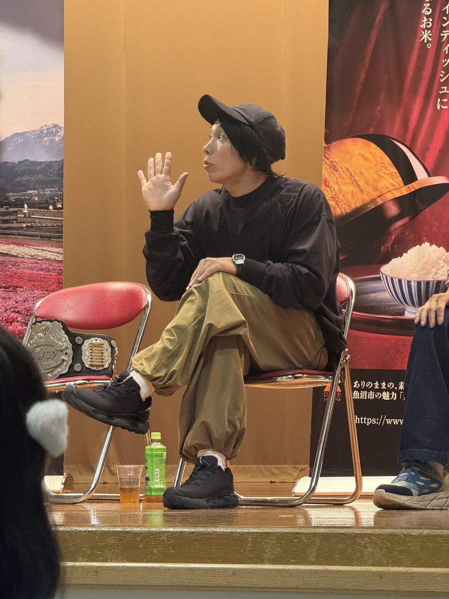 1316mz's tweet photo. みんなで日本酒の試飲🍶✋🏻
#njkopw #yoh #魚沼交流会 https://t.co/8LiN3QwUzB